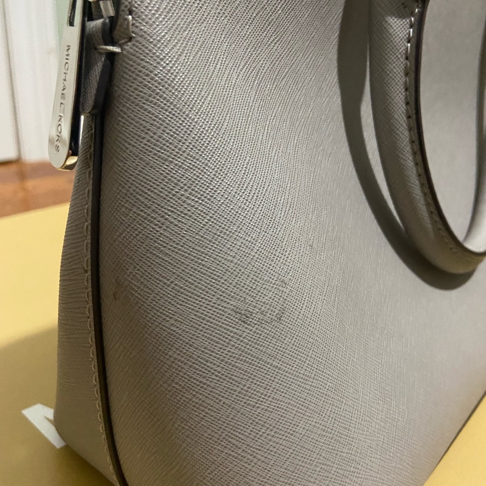 Michael Kors Cindy Dome Bag - Picture 6 of 8